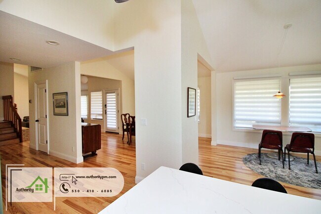 Building Photo - 3350 Mountain Oak Dr