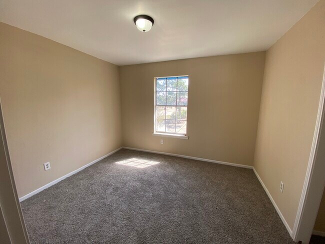 Building Photo - 2206 Bancroft Street, Unit 2