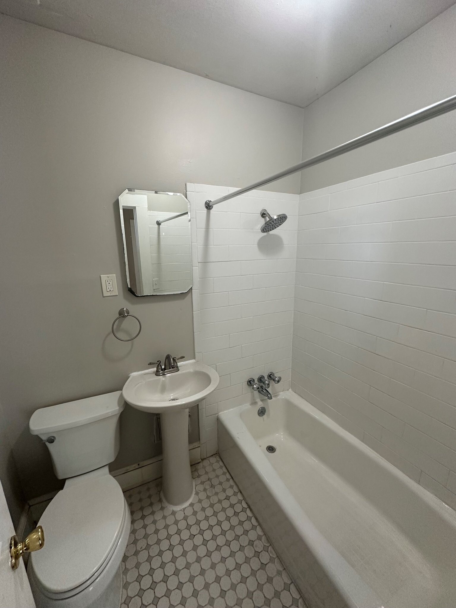 Building Photo - 851 Broxton St