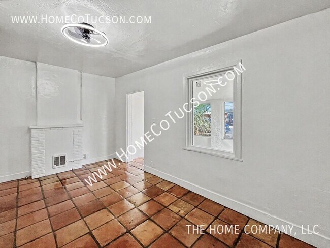 Building Photo - 4566 E Seneca St