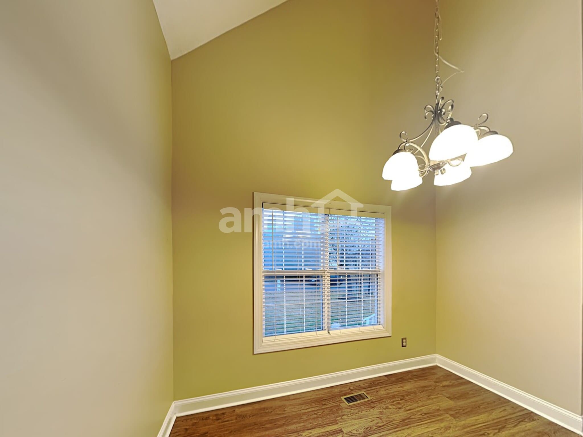 Building Photo - 1009 Loch Lomond Cir