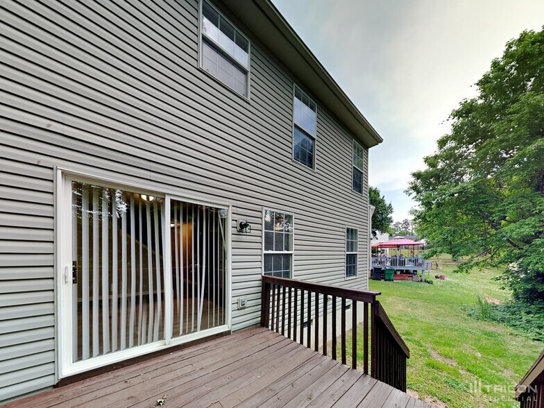 Building Photo - 6303 Pensfold Dr