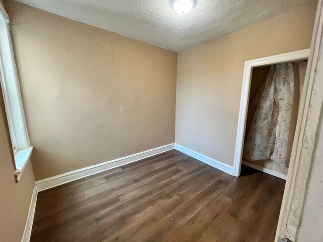 Building Photo - Spacious 3 Bedroom Rental Available Now in Harrowgate