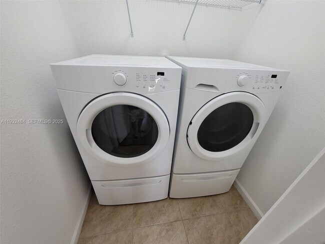 Building Photo - 156 SE 21st Terrace