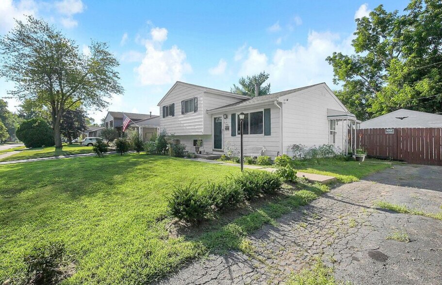 Building Photo - 5004 Bentler Dr