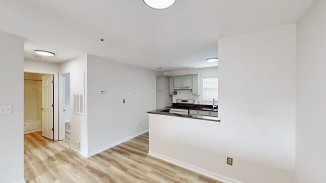 Building Photo - 525 Olmsted Park Pl