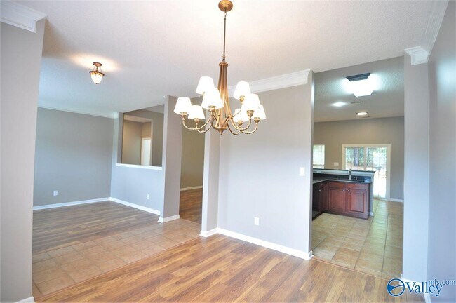 Building Photo - 206 Horseshoe Bend N