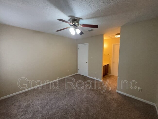 Building Photo - 5385 E Avenida De Golf
