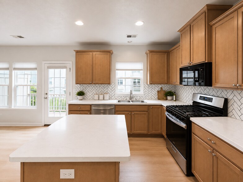 Building Photo - 1502 Pointe View Dr