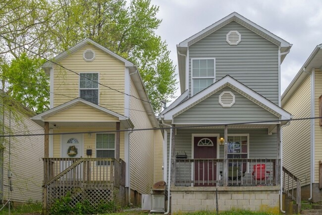 Building Photo - VIRTUAL SHOWINGS AVAILABLE - Modern 4 Bedr...