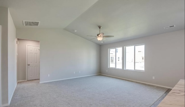 Building Photo - 1020 SW Sparrow Pl