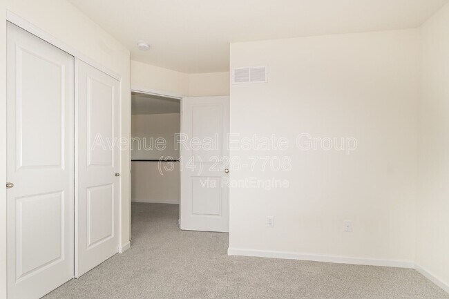 Building Photo - 6 Snowdrop Ct