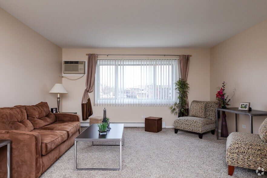 St. Charles Square 607623 E Gundersen Dr Carol Stream IL 60188