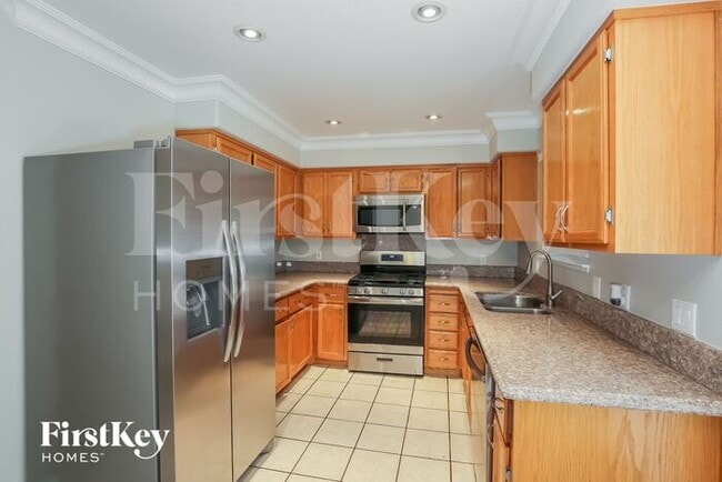 Building Photo - 7320 Backstretch Dr