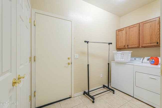 Building Photo - 1441 N Desert Willow St