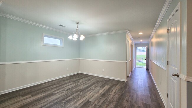 Building Photo - 5 bedroom 3 bath home in Pocalla Springs