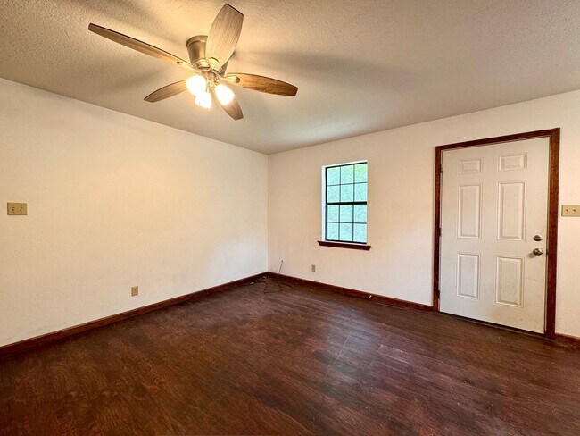 Building Photo - Modern & Spacious • Newly Remodeled • 2 Be...