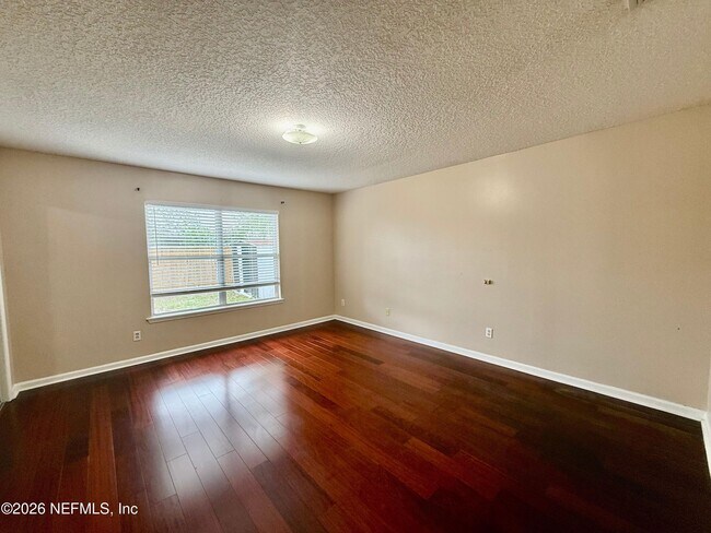 Building Photo - 12856 Chets Creek Dr N
