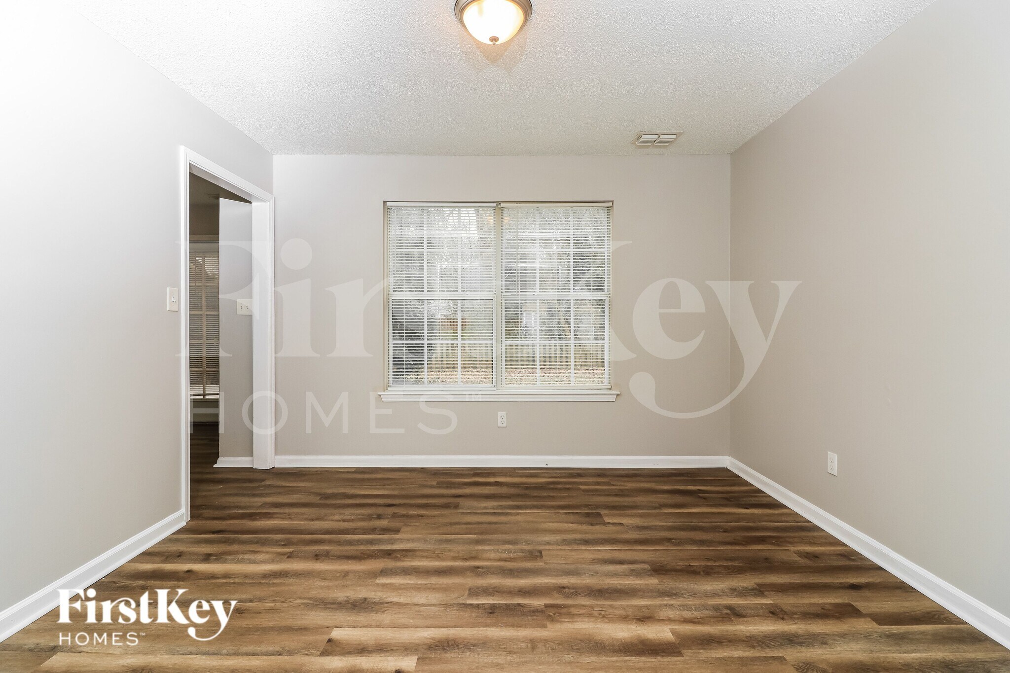 Building Photo - 5001 Rose Ct SE