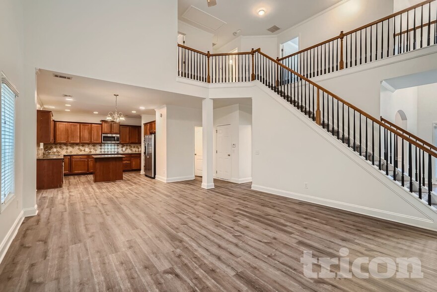 Building Photo - 612 Peach Pl