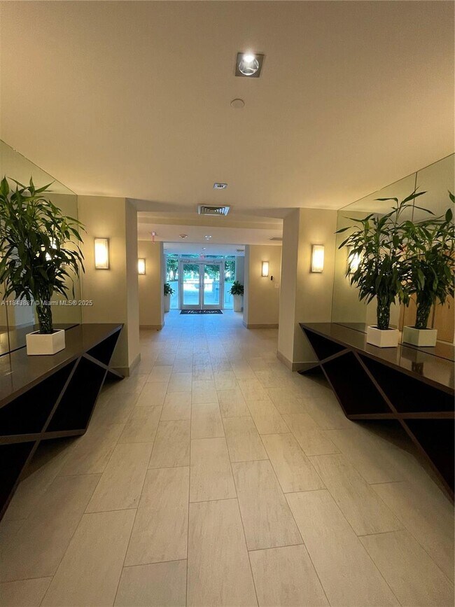 Building Photo - 951 Brickell Ave