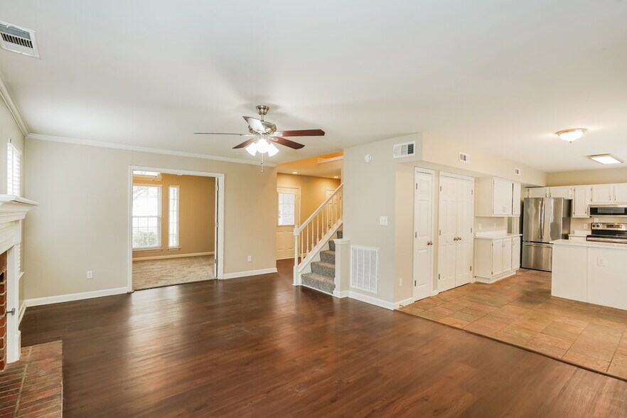 Building Photo - 104 Northlake Dr