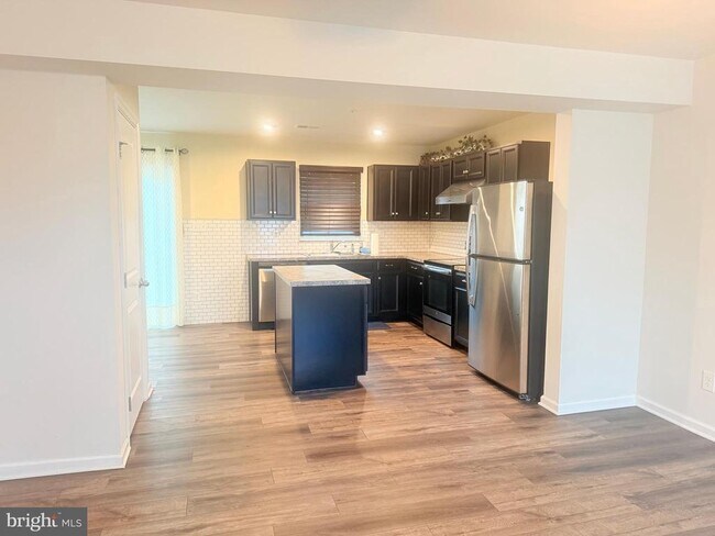 Building Photo - 70 Azalea Cir