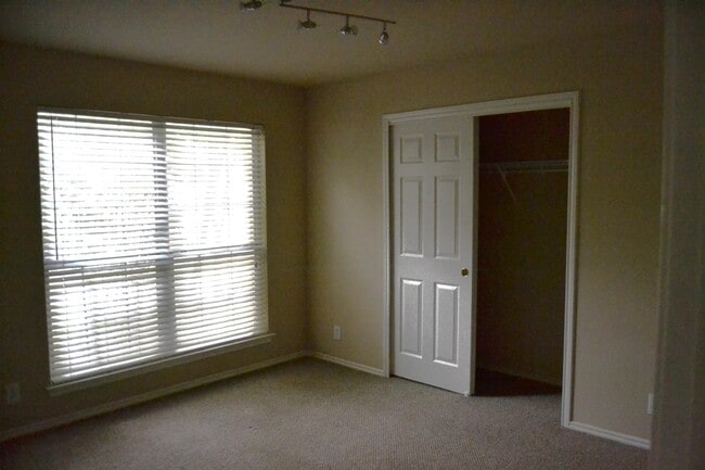 Building Photo - 306 Bright Chase