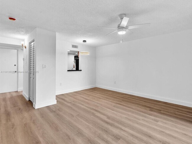 Building Photo - 1740 NW N River Dr