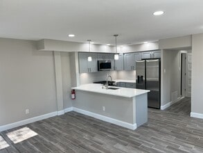 Building Photo - 223 Foxwood Ln
