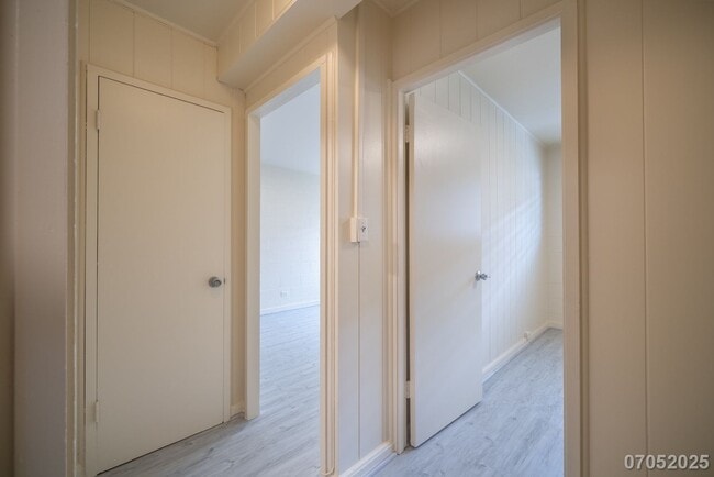 Building Photo - Available Now! 2 BD / 1 BA / 1 Parking sta...