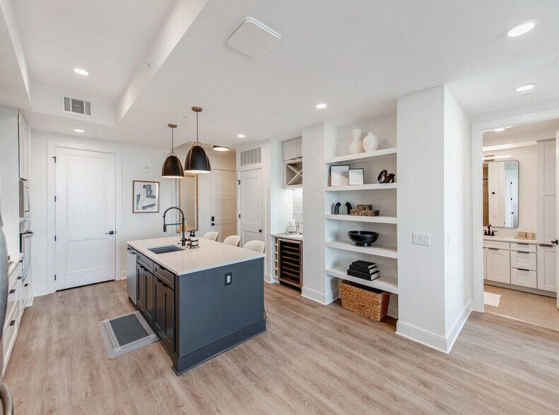 Building Photo - 14020 Stream Wy