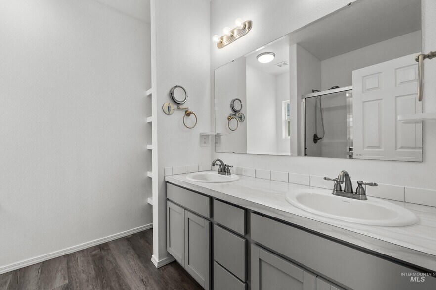 Building Photo - 6743 S Birch Creek Ave