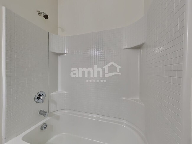 Building Photo - 200 Orion Way