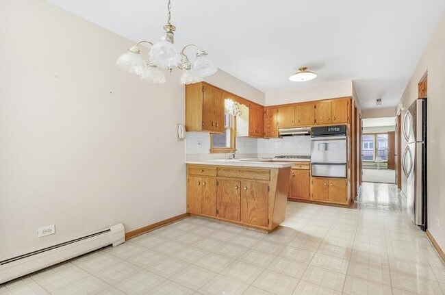 Building Photo - 2520 N Neva Ave