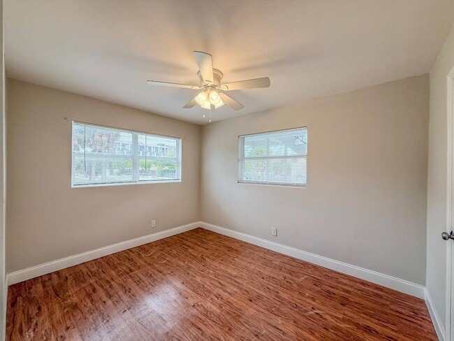 Building Photo - 825 3rd St
