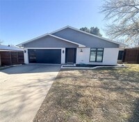 Building Photo - 3016 Oakridge Dr