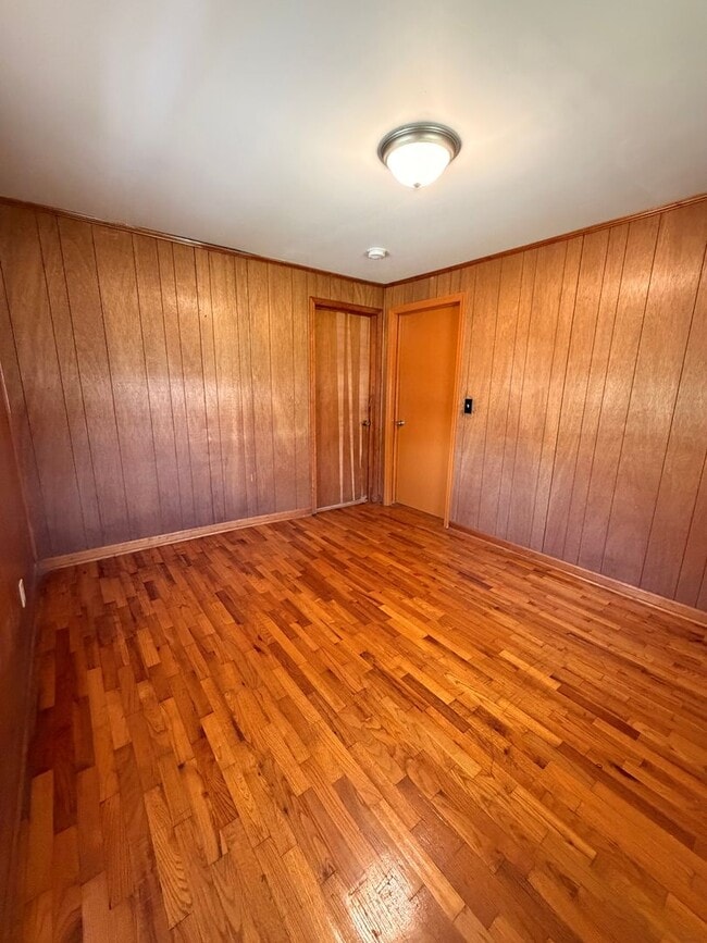 Building Photo - Brick 3/1 House in North Rome $950