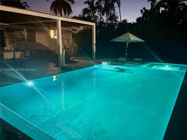 Building Photo - 1435 SW 16th St