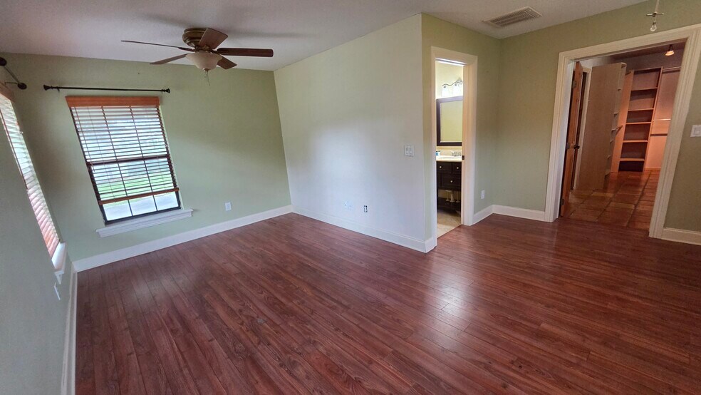 Building Photo - 13700 SE 54th Ct