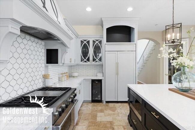 Building Photo - Luxurious 4Bdm 3Ba Escondido Estate with R...