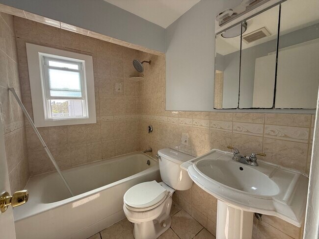 Building Photo - 100 Central St