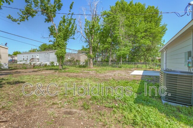 Building Photo - 104 S 195th E Ave