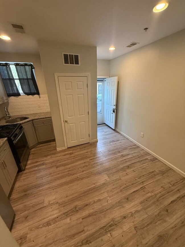 Building Photo - 1819 S 22nd St