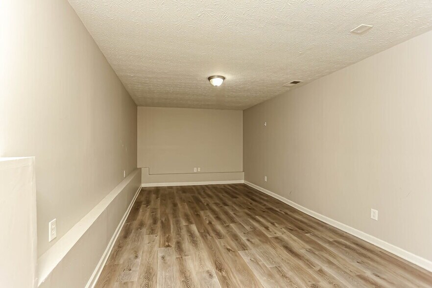 Building Photo - 865 Revena Ln