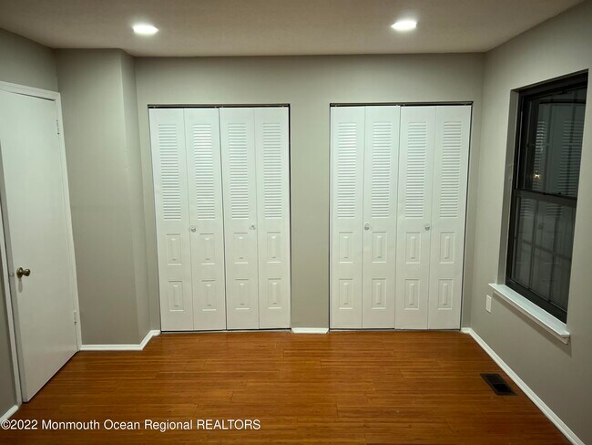 Building Photo - 269 Bromley Pl