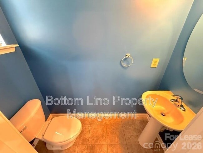 Building Photo - 675 Raya Ct