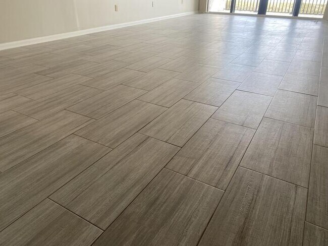 Building Photo - 275 1st St S