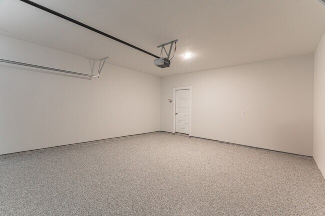 Building Photo - 10627 Whitejacket