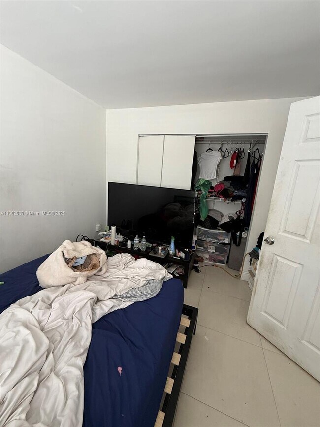 Building Photo - 603 SW 11th Ave